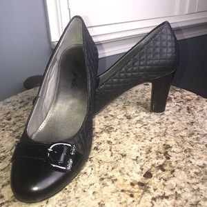Women’s Life Stride heels - size 9